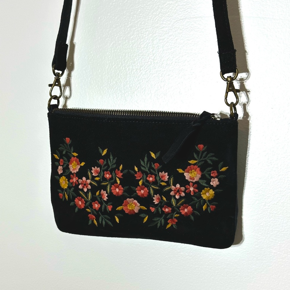 *💙 5 for $20* Small embroidered cross body purse